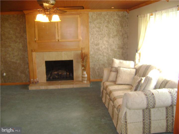 2565 Exton Road Hatboro, PA 19040 - Photo 4 of 25 Living Room