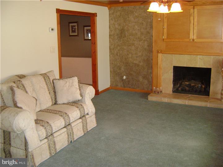 2565 Exton Road Hatboro, PA 19040 - Photo 5 of 25 Living Room
