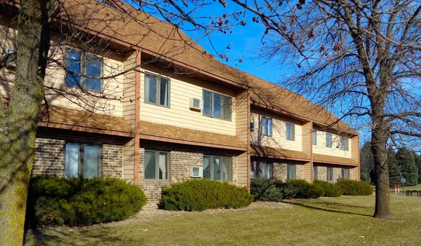 $1,000 | 900 Hengen Street, Unit 202, Fairmont, MN 56031