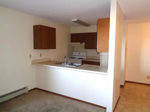 $1,000 | 900 Hengen Street, Unit 202, Fairmont, MN 56031