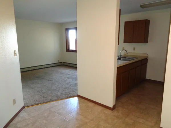 $1,000 | 900 Hengen Street, Unit 202, Fairmont, MN 56031
