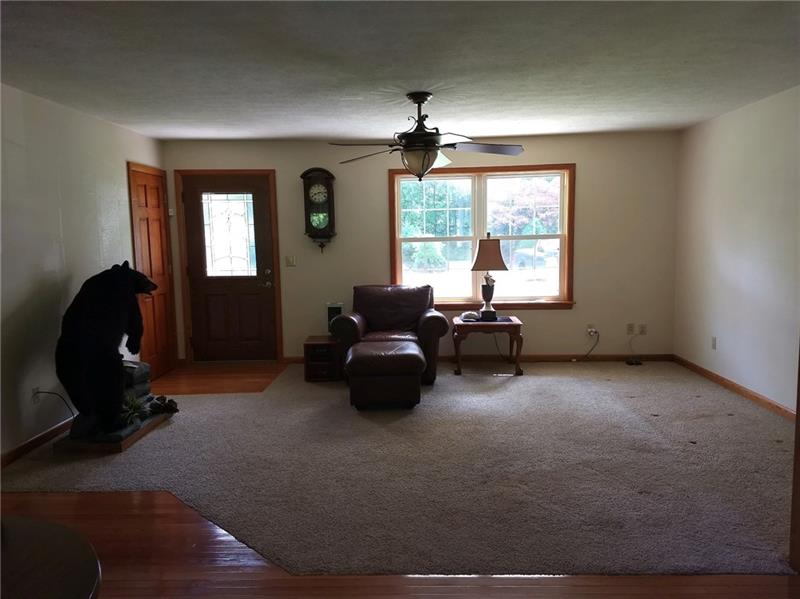 21 Gibson Road Greenville, PA 16125 - Photo 7 of 25 Spacious Living Room