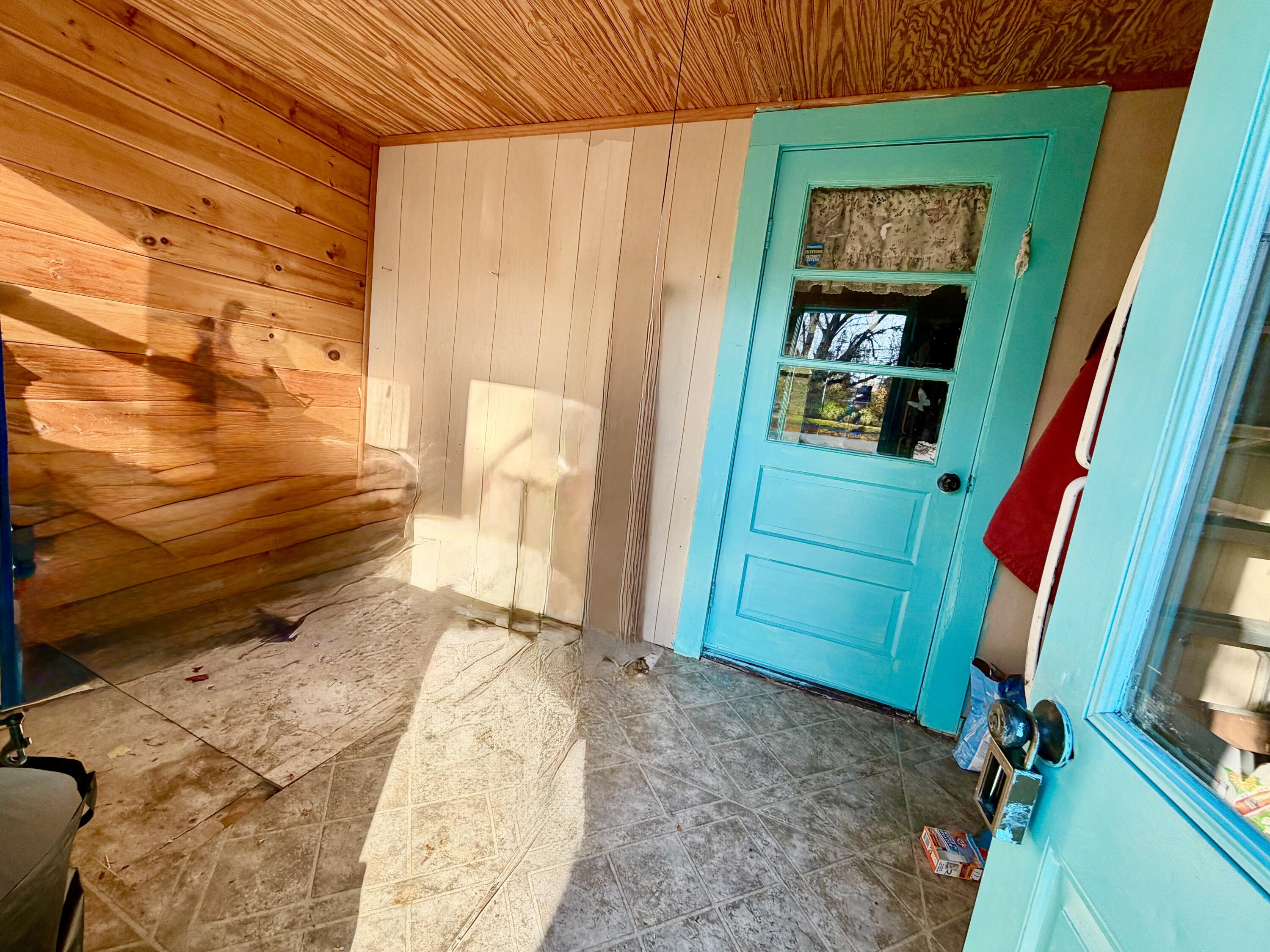 458 Birch Street Bangor, ME 04401 - Photo 19 of 48 Glassed Porch