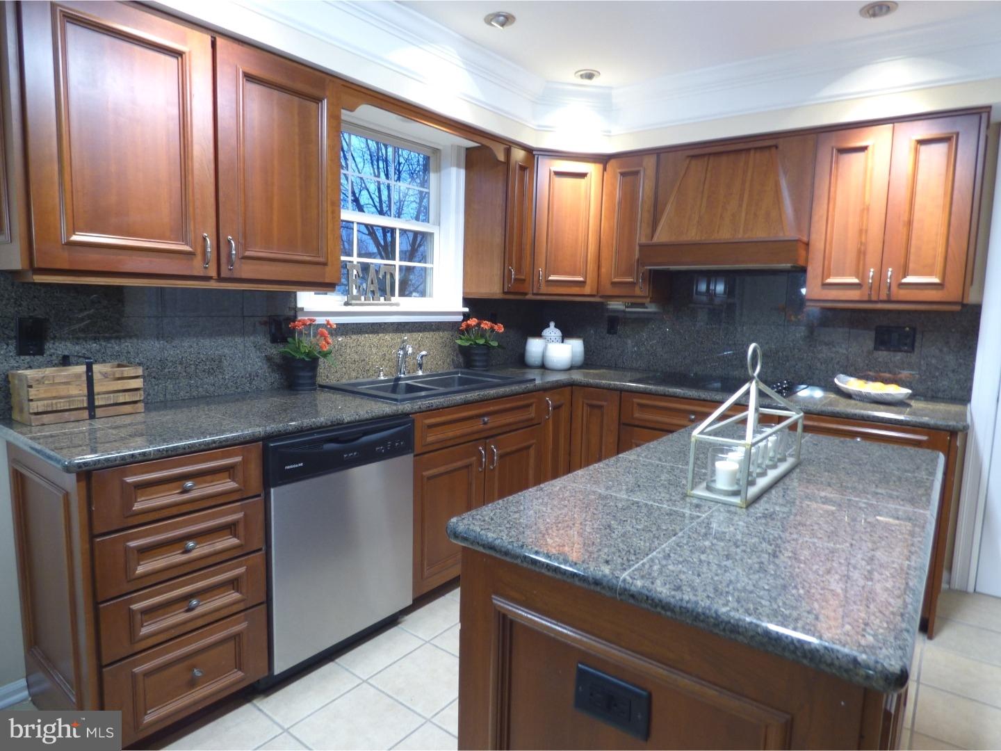 8 Teaberry Lane Riverside, NJ 08075 - Photo 9 of 24 Gallery Image 9