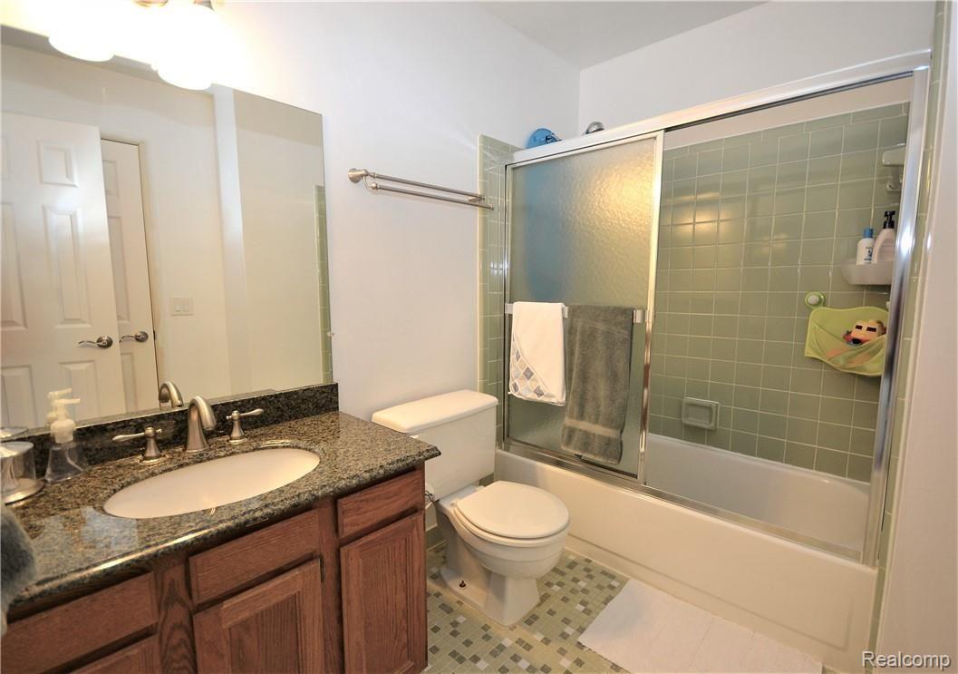 36104 Fredericksburg Road Farmington, MI 48331 - Photo 29 of 49 5 Interior 15.JPG