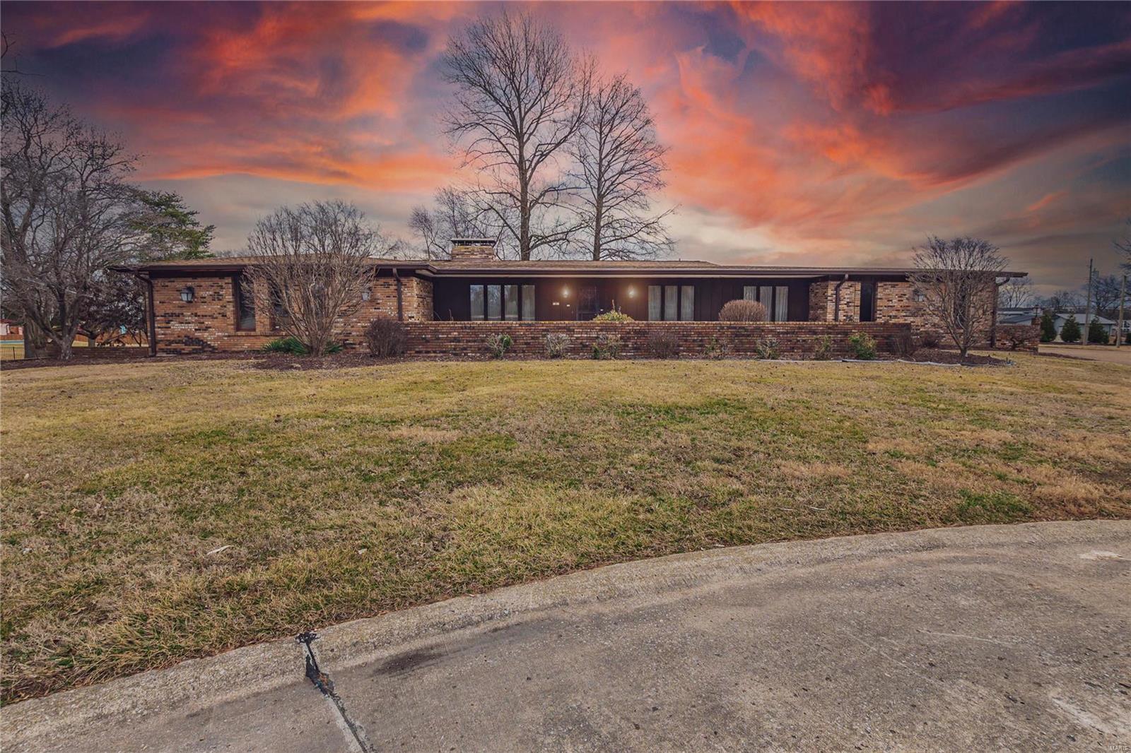 8 Daybreak Estates St. Louis, MO 63128 - Photo 13 of 15