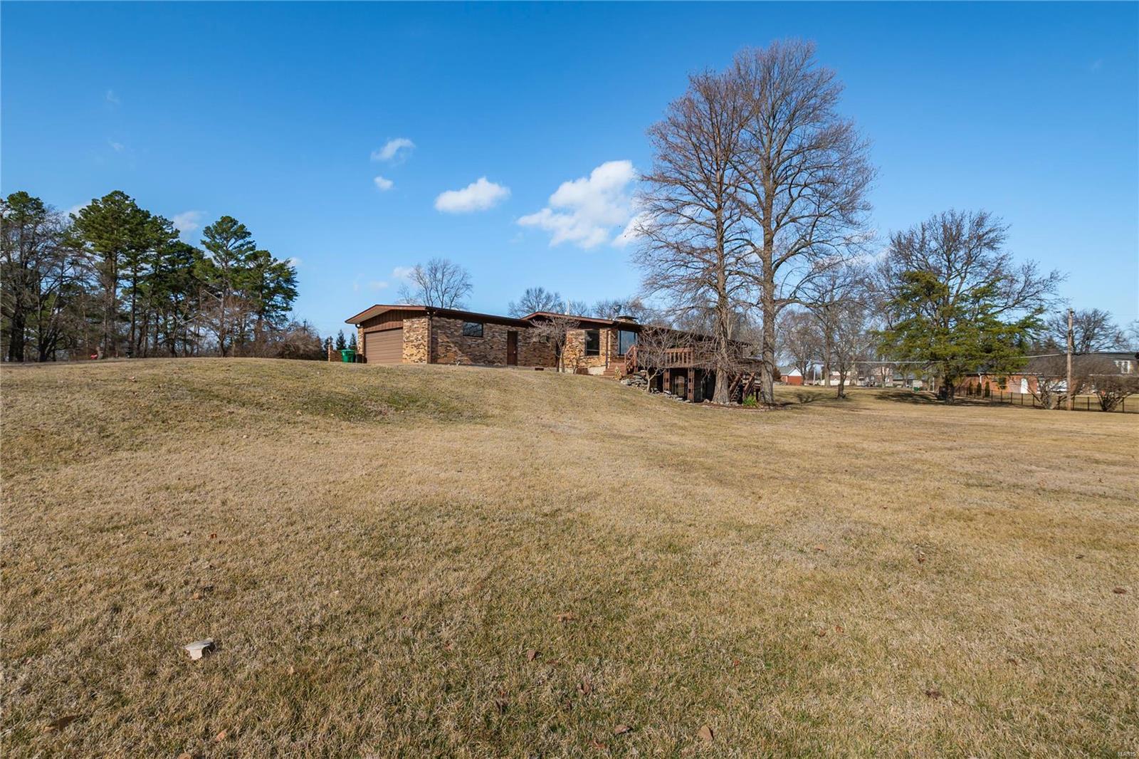 8 Daybreak Estates St. Louis, MO 63128 - Photo 4 of 15