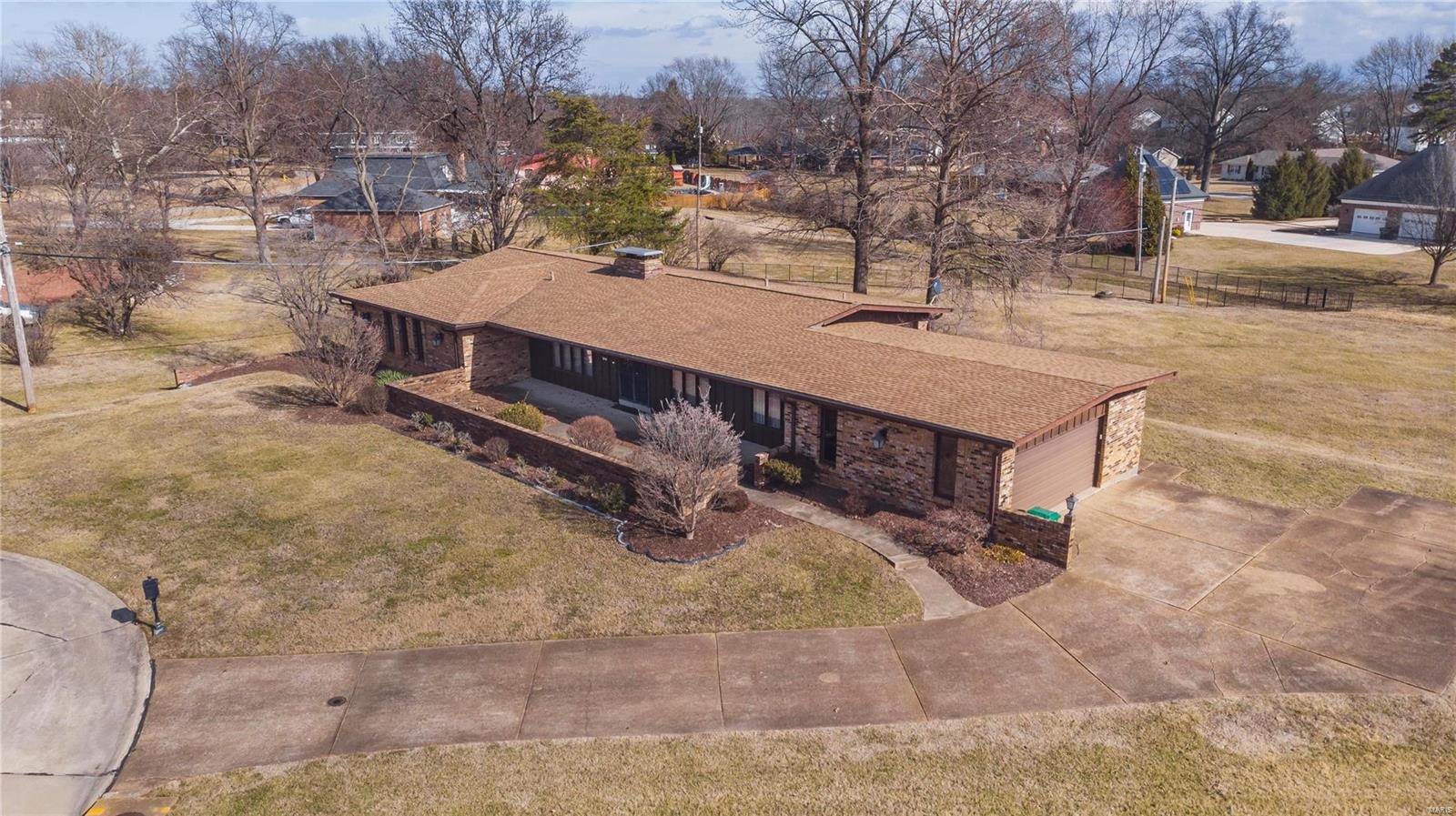 8 Daybreak Estates St. Louis, MO 63128 - Photo 5 of 15