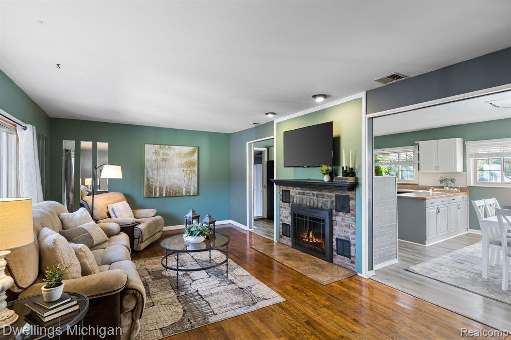 14081 Lenmoore Road Belleville, MI 48111 - Photo 4 of 34