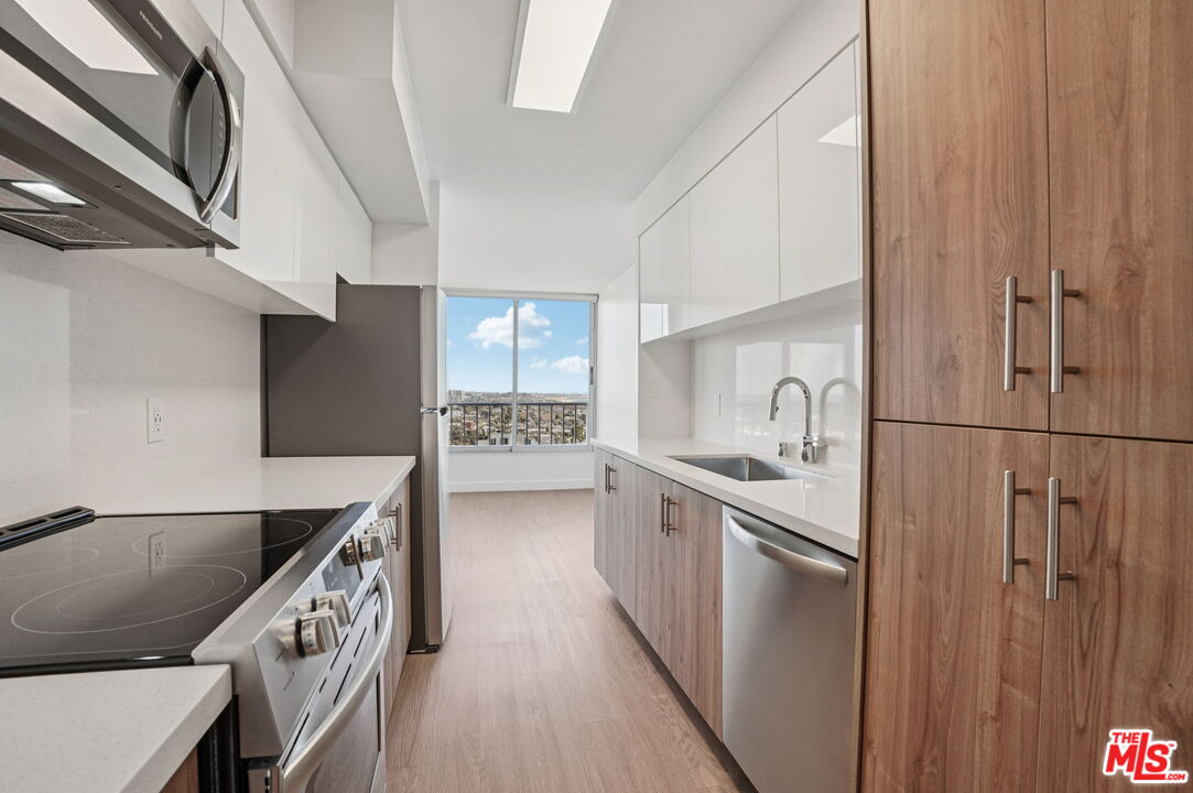 2700 Neilson Way, Unit 1516 Santa Monica, CA 90405 - Photo 5 of 42