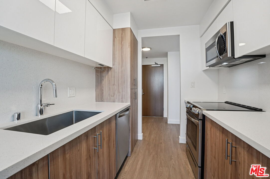 2700 Neilson Way, Unit 1516 Santa Monica, CA 90405 - Photo 6 of 42