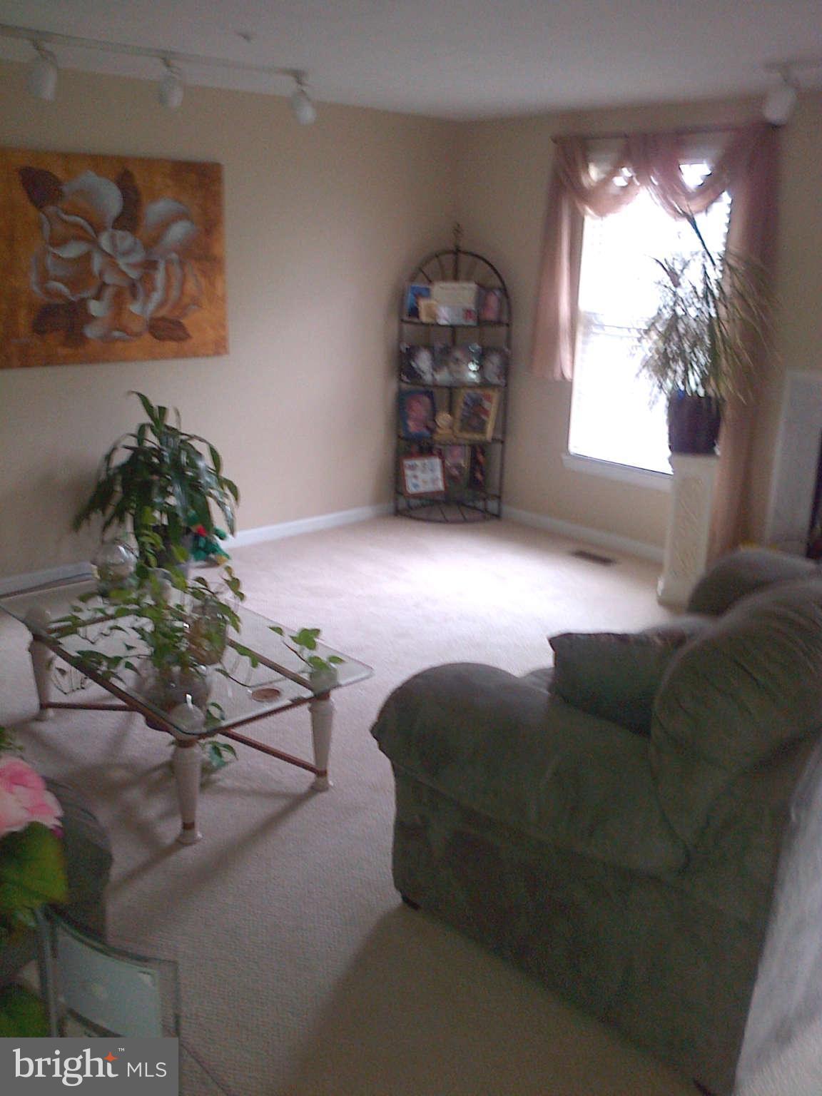 9413 Joleon Road Randallstown, MD 21133 - Photo 7 of 21 Living Room
