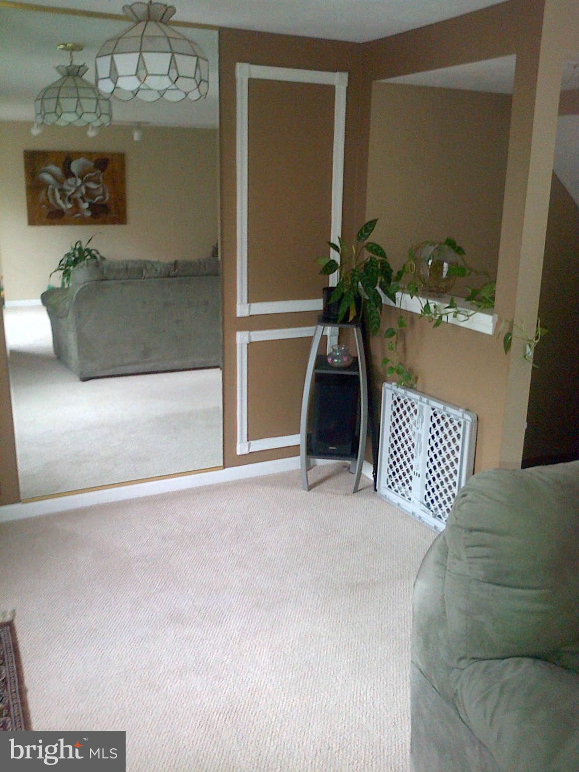 9413 Joleon Road Randallstown, MD 21133 - Photo 9 of 21 Living Room