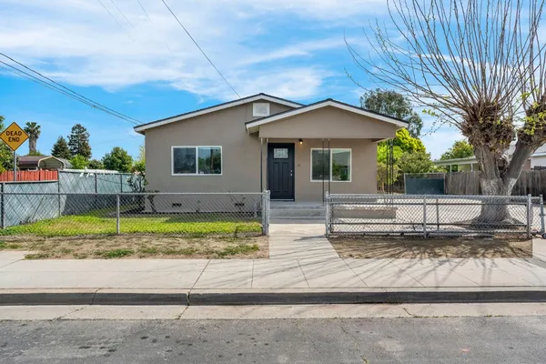 $350,000 | 914 Clinton Street, Madera, CA 93638