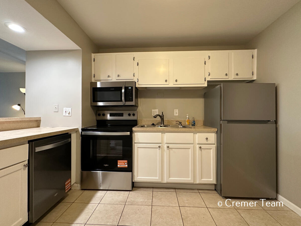 756 West Kilgore Road, Unit 102 Kalamazoo, MI 49008 - Photo 8 of 26 Kitchen View 2