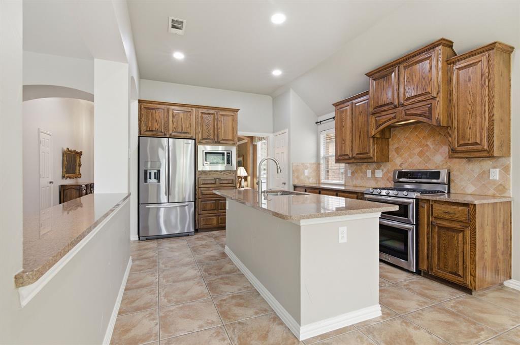 8180 Holliday Road Lantana, TX 76226 - Photo 11 of 31