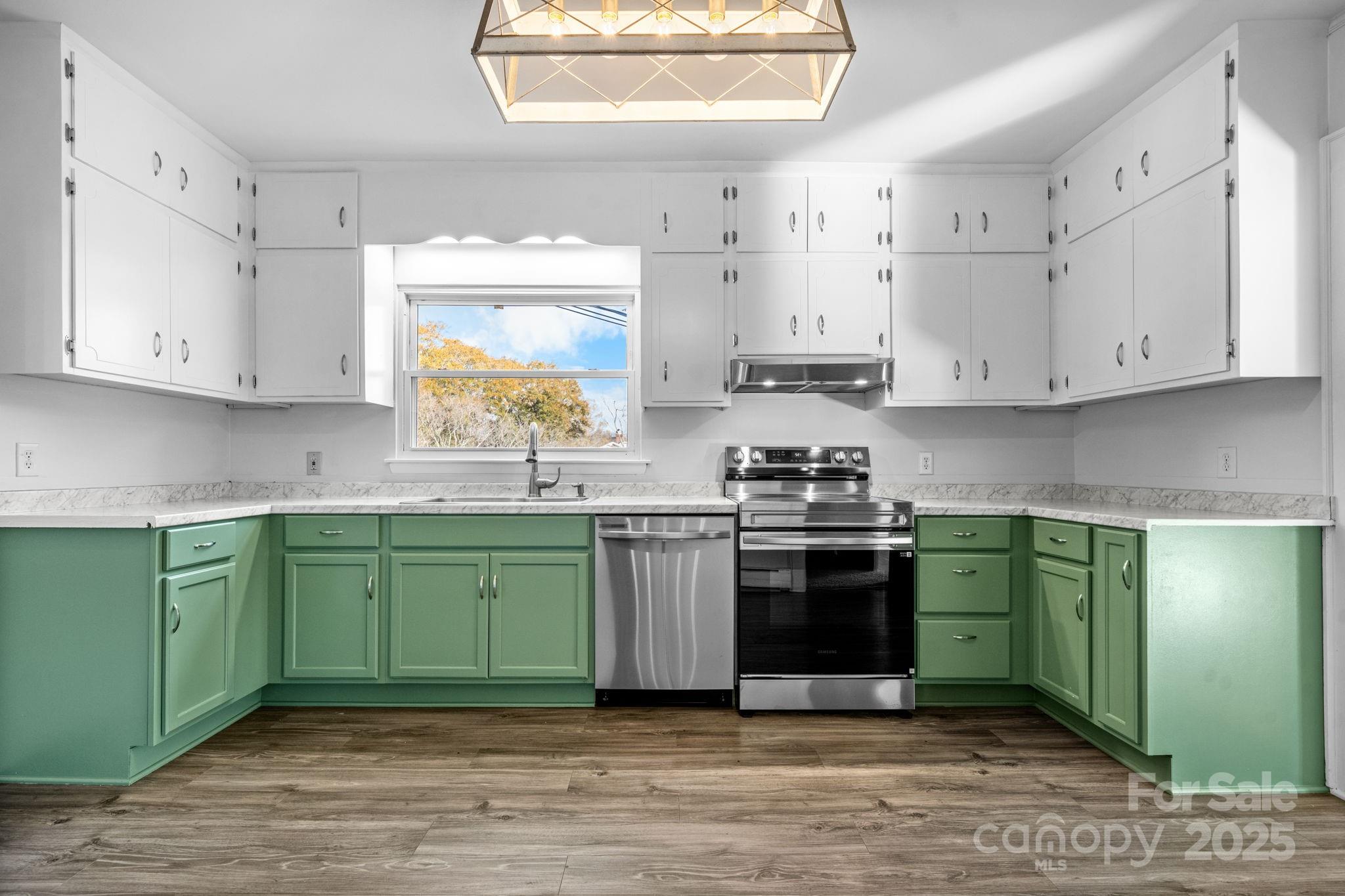 313 17th Street Northwest Hickory, NC 28601 - Photo 11 of 47