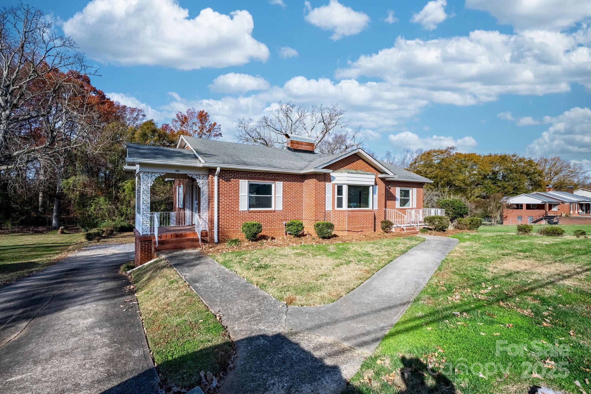 313 17th Street Northwest Hickory, NC 28601 - Photo 2 of 47