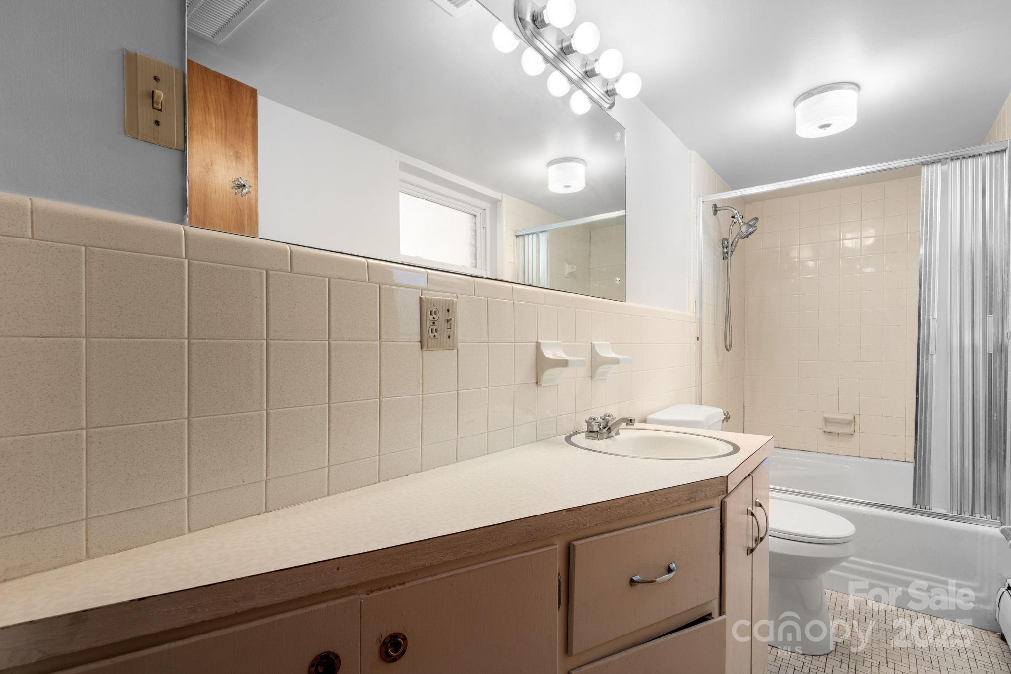 313 17th Street Northwest Hickory, NC 28601 - Photo 30 of 47