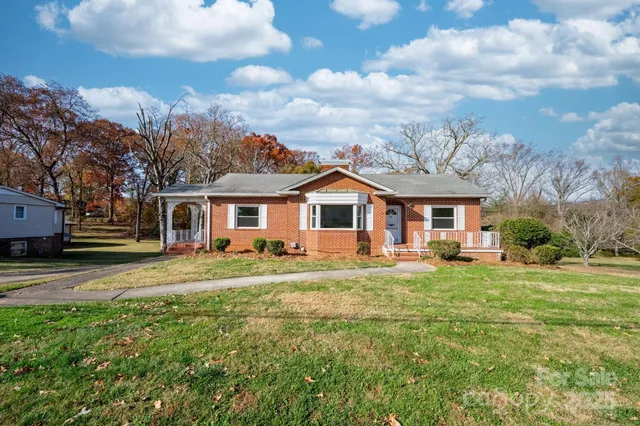 $314,999 | 313 17th Street Northwest, Hickory, NC 28601