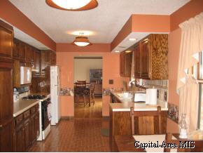 525 Jostes Road Springfield, IL 62712 - Photo 2 of 9