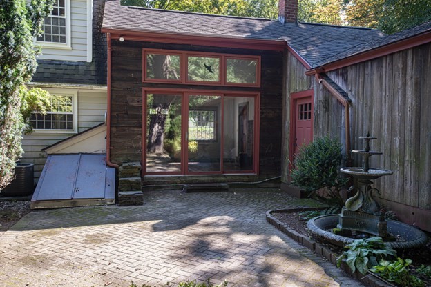69 Fox Farms Road Northampton, MA 01062 - Photo 7 of 38 a front view of a house with garden