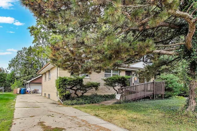 $375,000 | 738 North Parker Street, Elmhurst, IL 60126