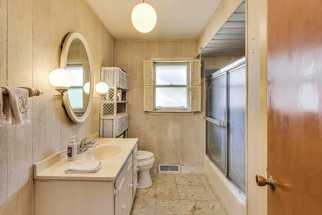 $375,000 | 738 North Parker Street, Elmhurst, IL 60126