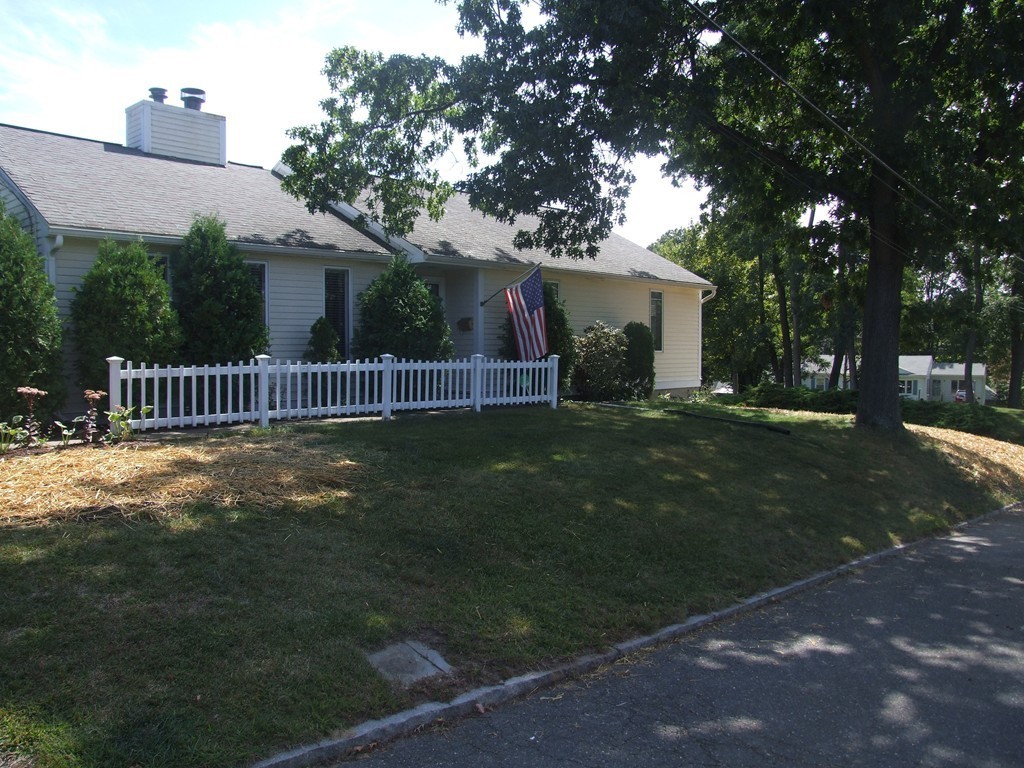17 Chalmers Street Springfield, MA 01118 - Photo 3 of 30 Gallery Image 3