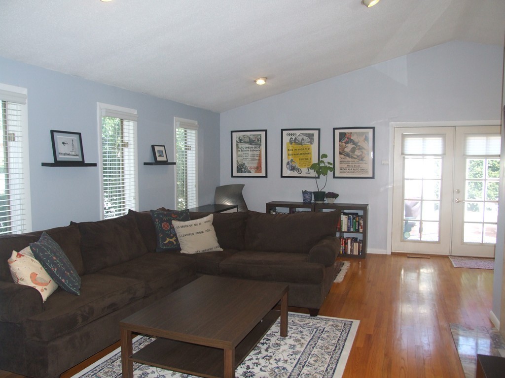 17 Chalmers Street Springfield, MA 01118 - Photo 9 of 30 Gallery Image 9