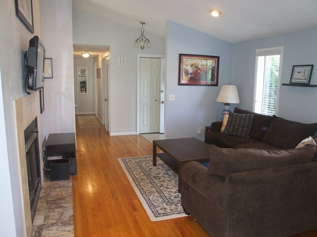 17 Chalmers Street Springfield, MA 01118 - Photo 10 of 30 Gallery Image 10