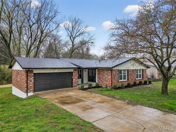 $375,000 | 2701 Westminister Drive, St. Charles, MO 63301