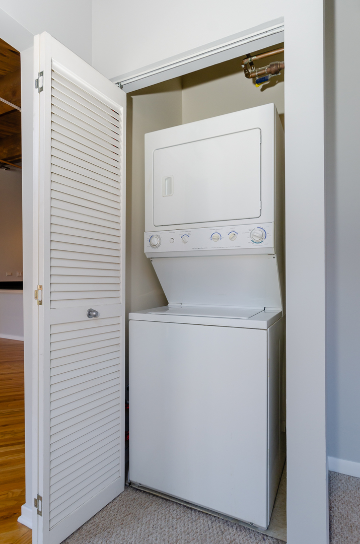 1040 West Adams Street, Unit 257 Chicago, IL 60607 - Photo 14 of 15 a utility room with dryer and washer