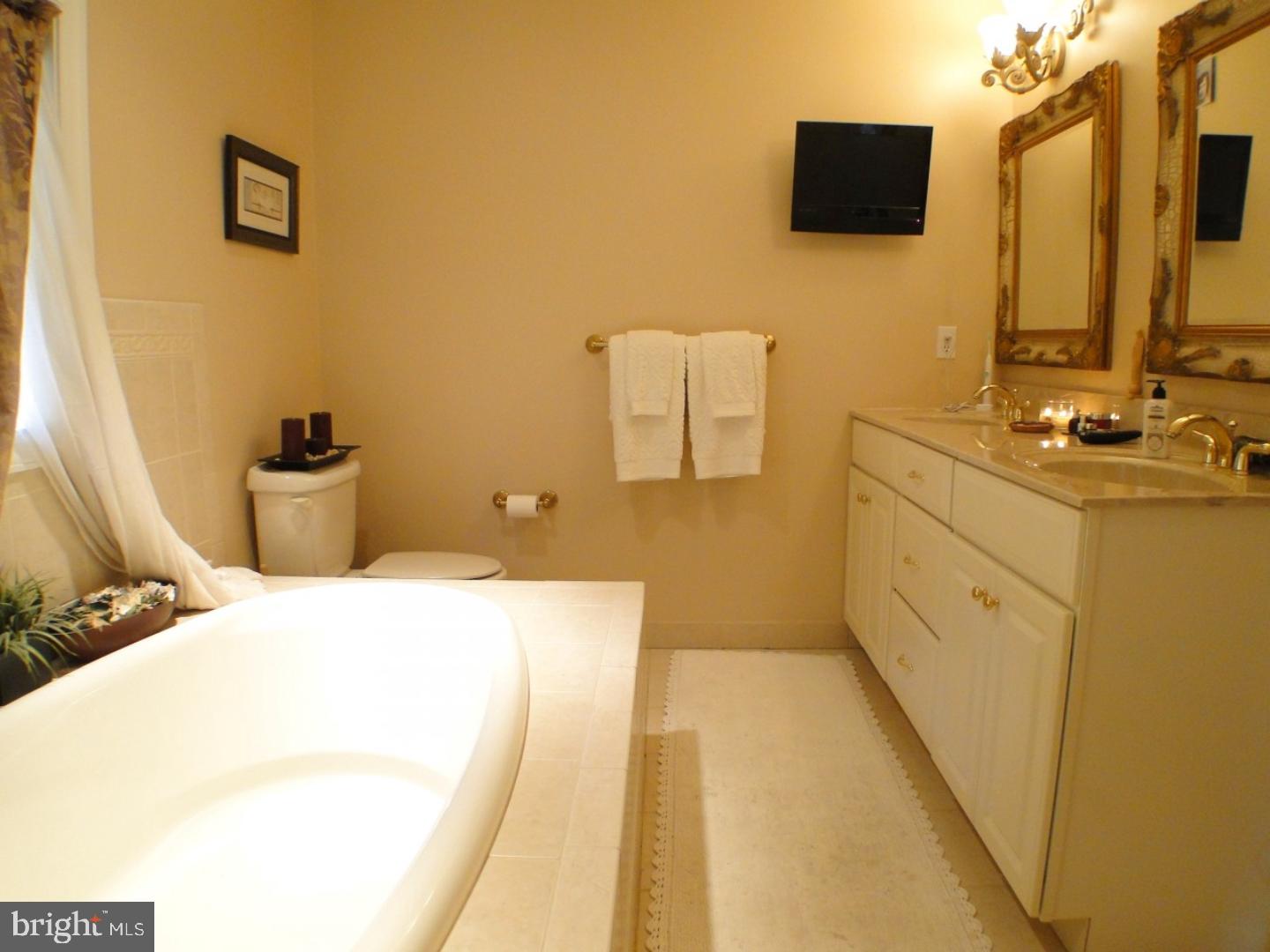 11033 Knights Road Philadelphia, PA 19154 - Photo 14 of 25 Gallery Image 14