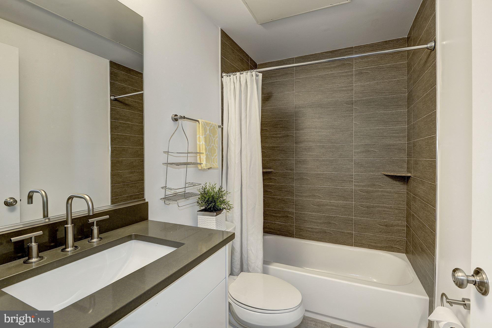 1478 Harvard Street Northwest, Unit 3 Washington, DC 20009 - Photo 21 of 26 Bath
