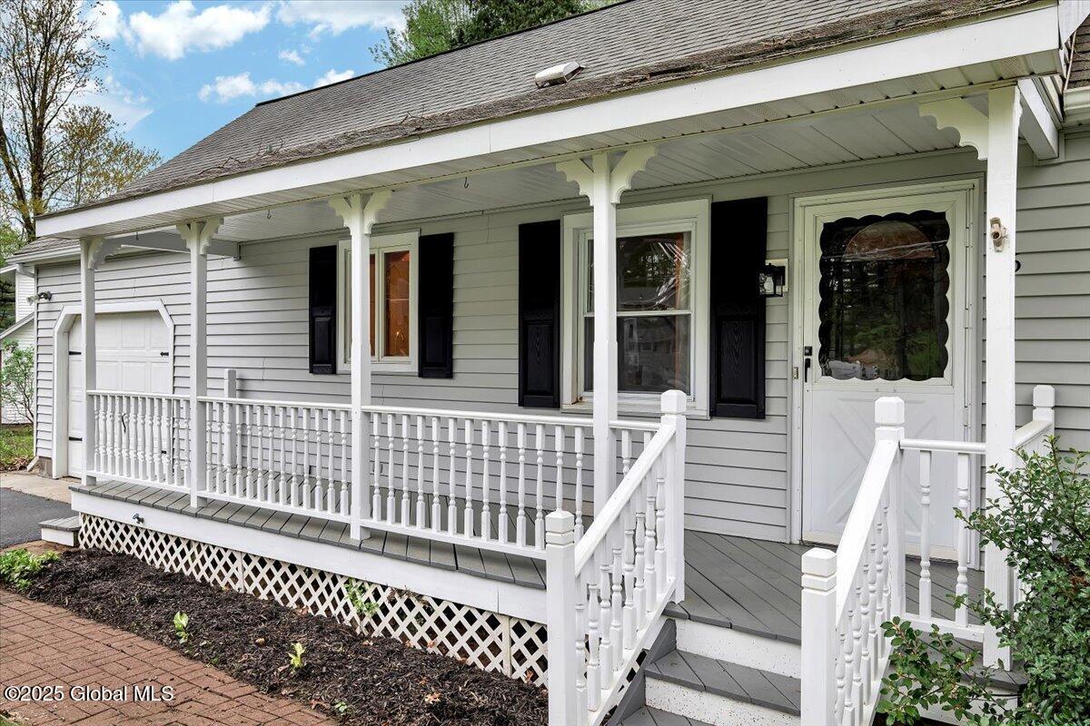 16 New Castle Road Halfmoon, NY 12065 - Photo 4 of 38 05-P1408251