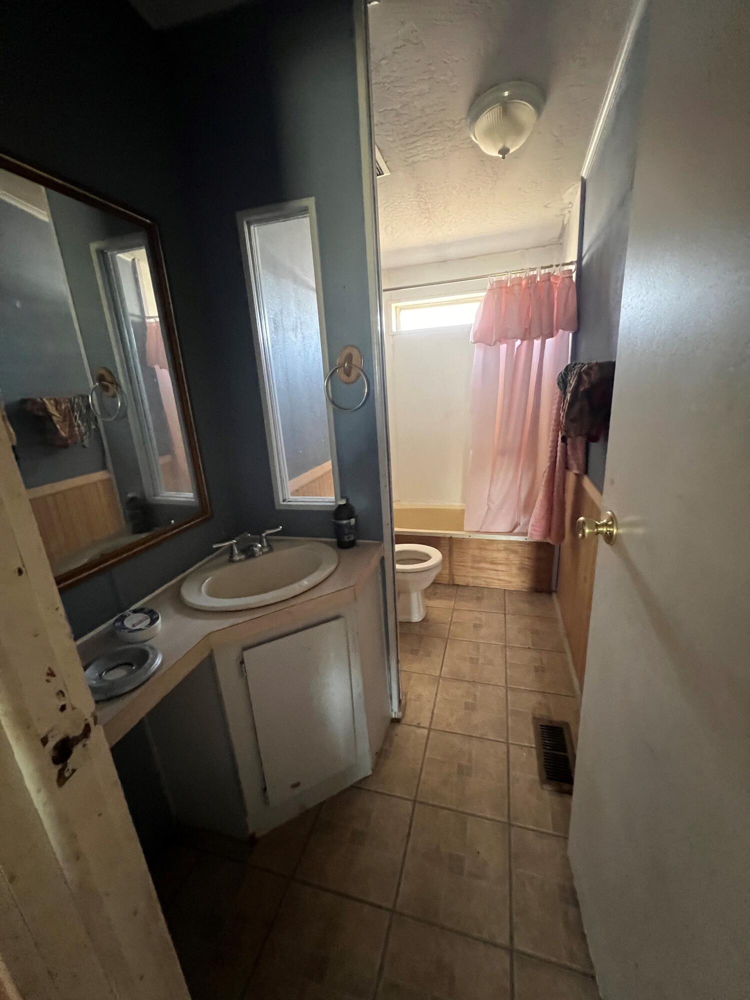 8150 Bunn Road Bonanza, OR 97623 - Photo 16 of 25 Bathroom