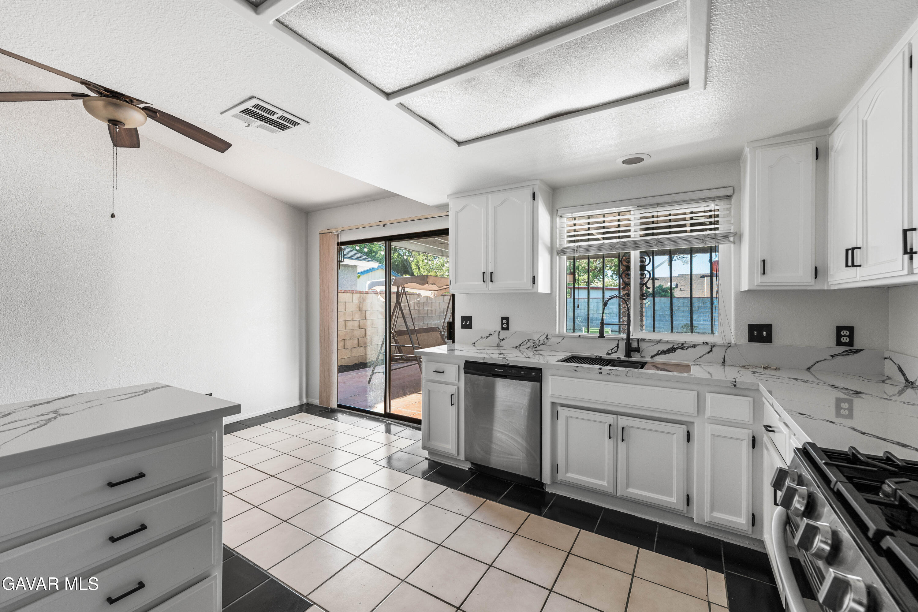 5241 East Ave R 12 Palmdale, CA 93552 - Photo 20 of 48 E Ave R12-18