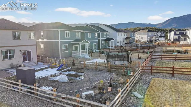 a view of a house with backyard