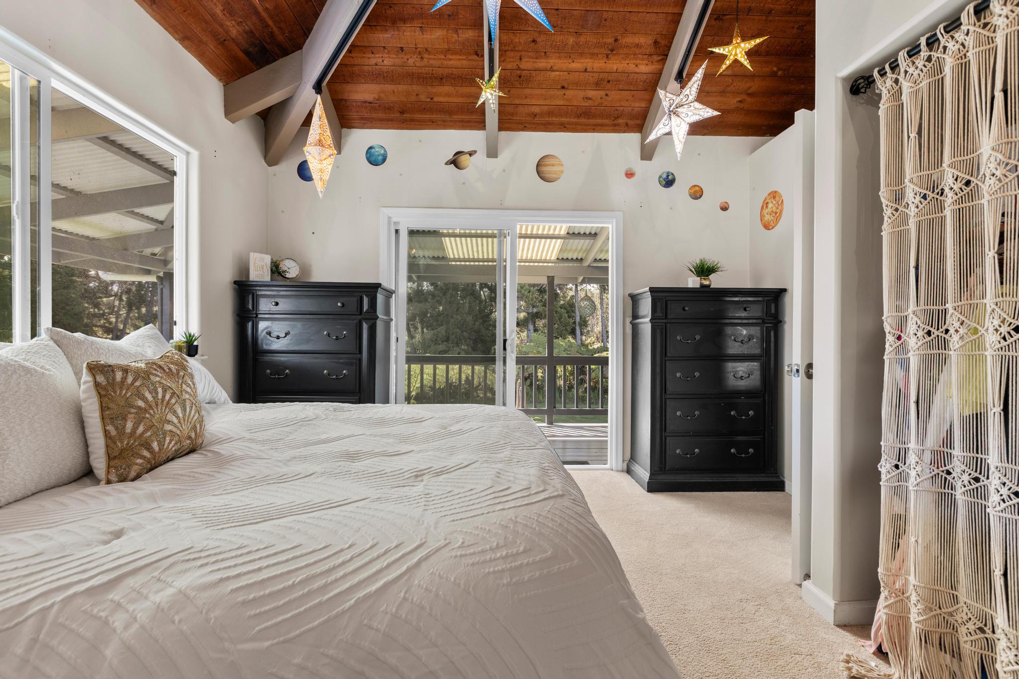 18-4565 Makaala Rd Mountain View Mountain View, HI 96771 - Photo 13 of 25 a bedroom with a bed and a large window
