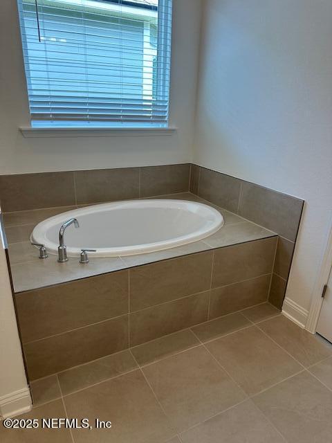 129 Holly Rdg Way St. Augustine, FL 32092 - Photo 17 of 29 OWNERS TUB