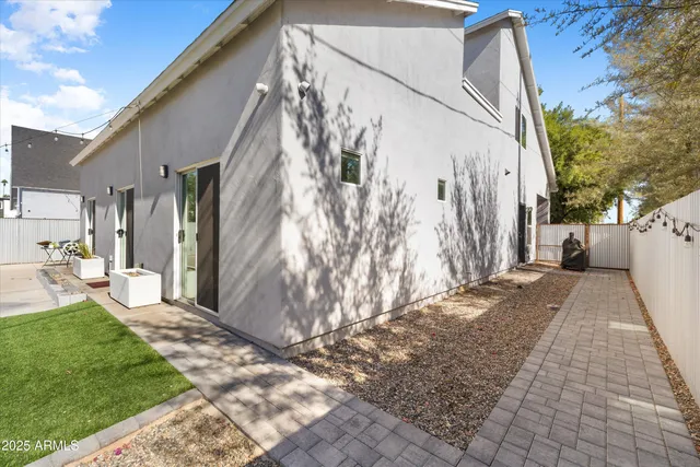 a view of a back yard of the house