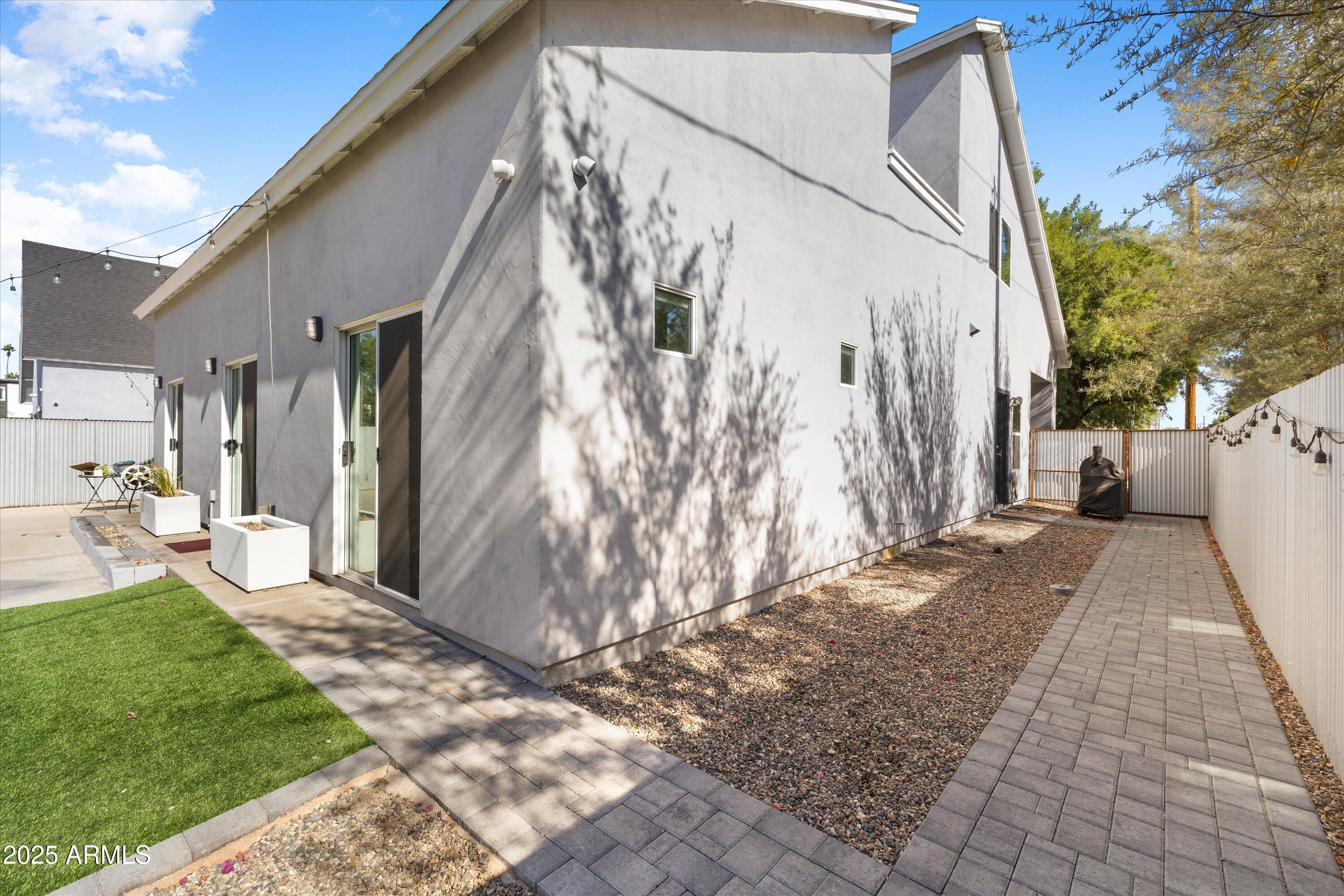 3930 North 30th Street Phoenix, AZ 85016 - Photo 31 of 40 a view of a back yard of the house