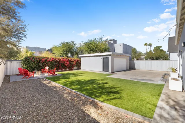 a view of a back yard of the house