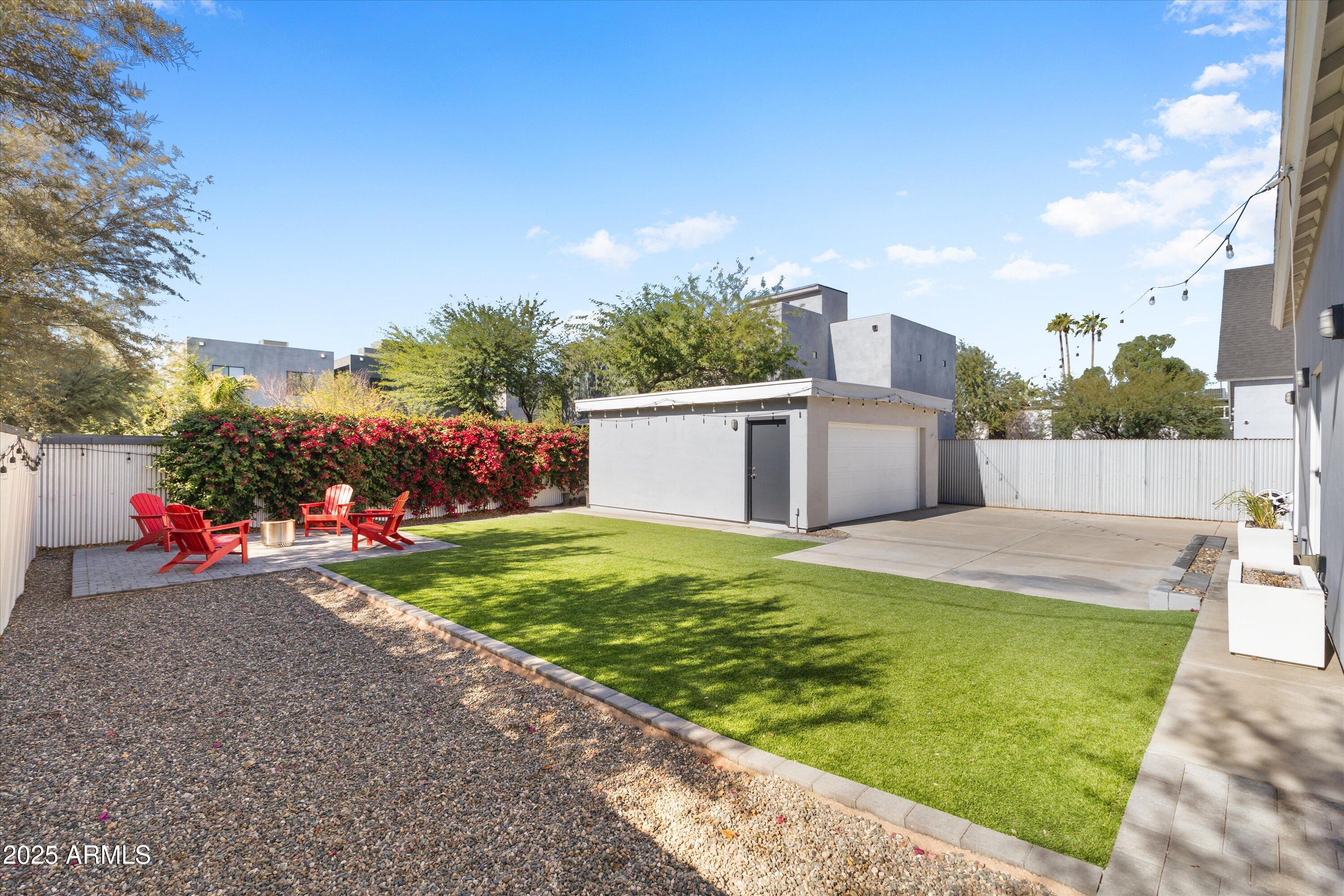 3930 North 30th Street Phoenix, AZ 85016 - Photo 33 of 40 a view of a back yard of the house