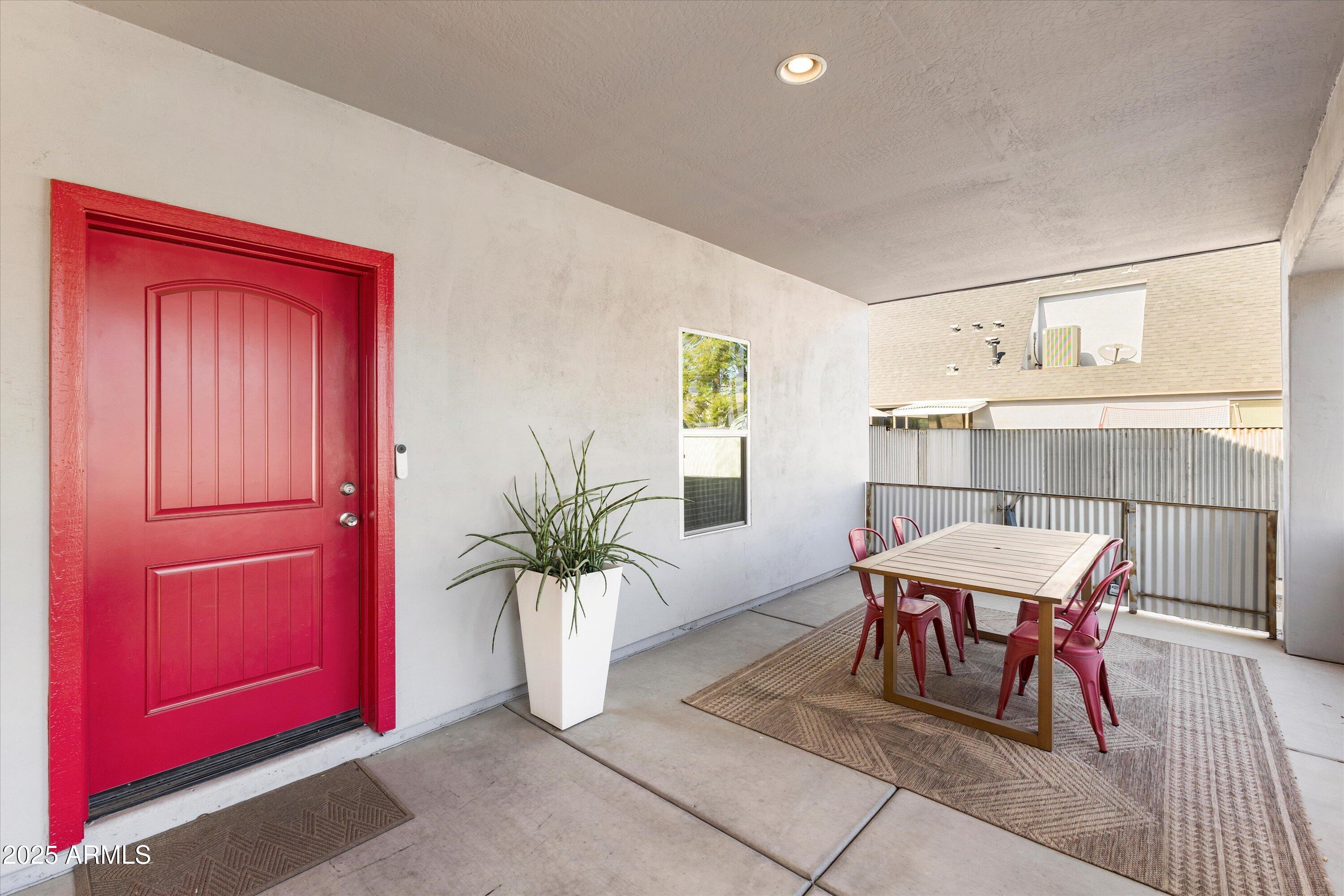 3930 North 30th Street Phoenix, AZ 85016 - Photo 6 of 40 a room with furniture and potted plant