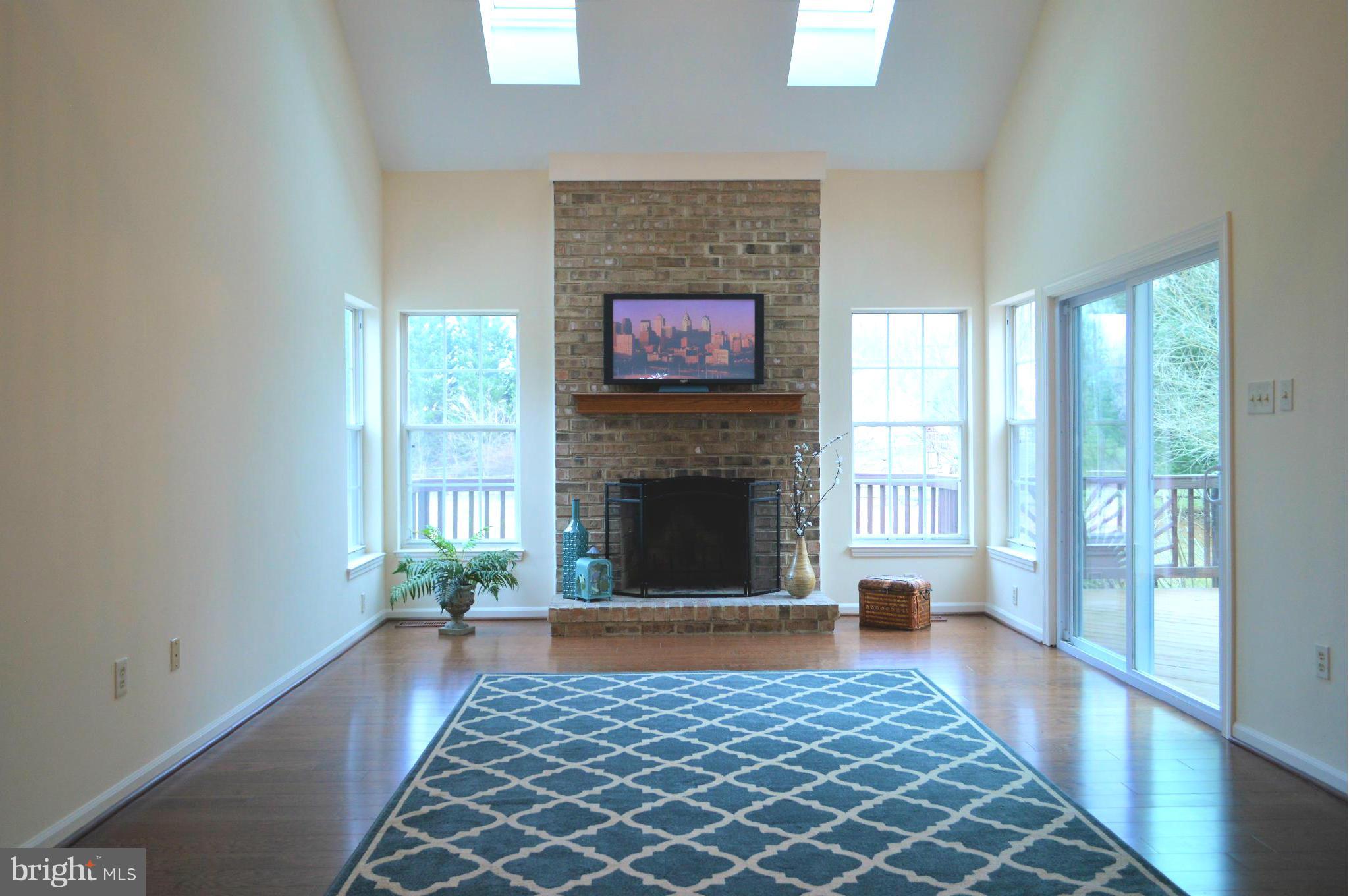 6404 Stream Valley Way Gaithersburg, MD 20882 - Photo 7 of 30 Family Room
