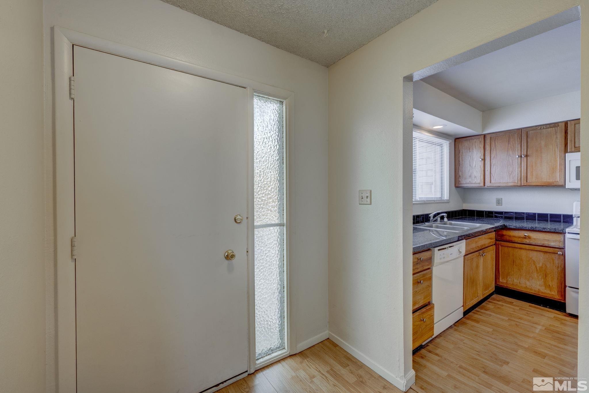 627 Smithridge Drive Reno, NV 89502 - Photo 4 of 31 Photo 4
