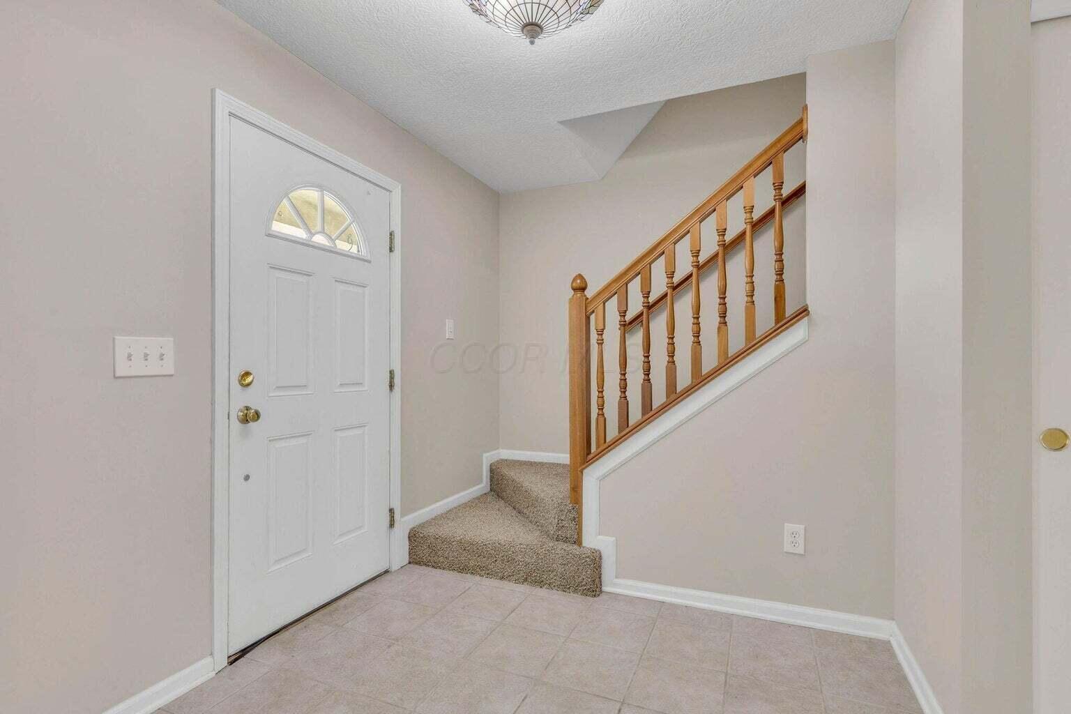 2265 Reeves Avenue Lewis Center, OH 43035 - Photo 4 of 25 Entry
