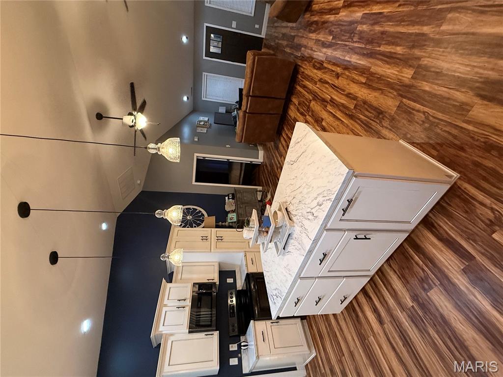 402 Garner Street Sikeston, MO 63801 - Photo 9 of 12